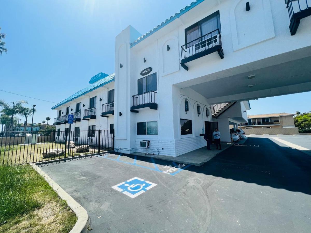 Casa Playa Inn & Suites Stanton Anaheim Area Exterior photo